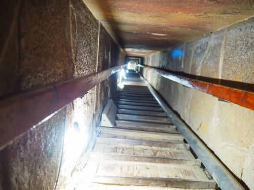 und rein in die Pyramide